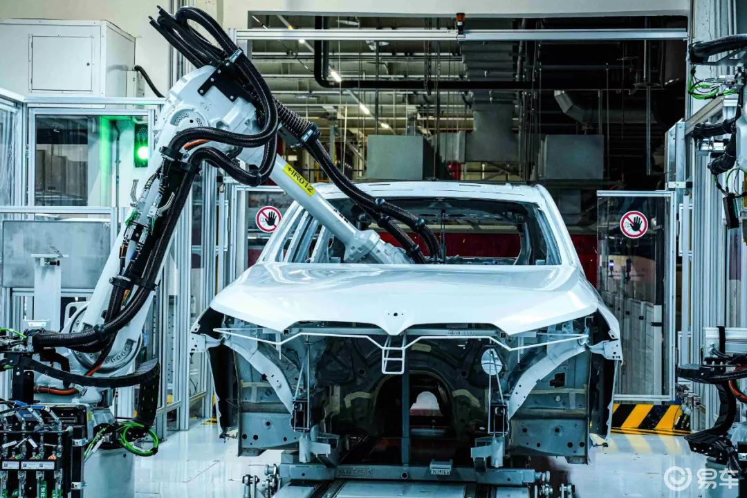 全新BMW X3在华晨宝马铁西工厂里达厂区正式量产