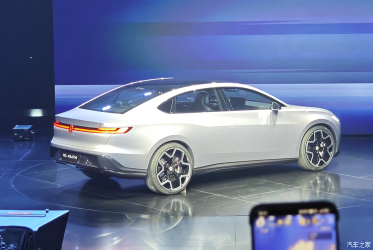 奥迪A6L e-tron等多款重磅车型亮相 2025上海车展大众集团之夜