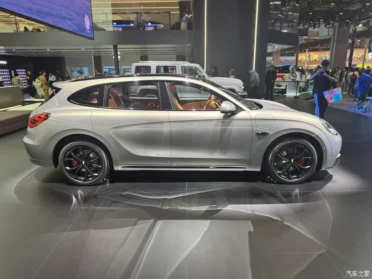 全新雷克萨斯ES/极氪9X/仰望U8L等 2025上海车展新车汇总（下）