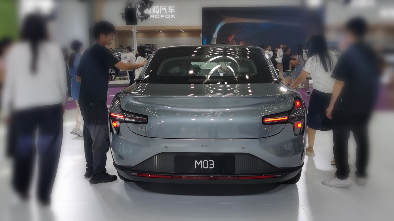 零跑B01和小鹏MONA M03、秦L EV，选谁好？