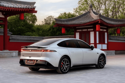 安全配置拉满！东风奕派 eπ007，15 万级纯电轿跑，年轻人首台放心选