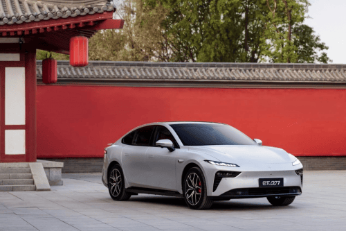 安全配置拉满！东风奕派 eπ007，15 万级纯电轿跑，年轻人首台放心选