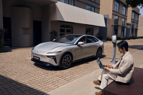 安全配置拉满！东风奕派 eπ007，15 万级纯电轿跑，年轻人首台放心选