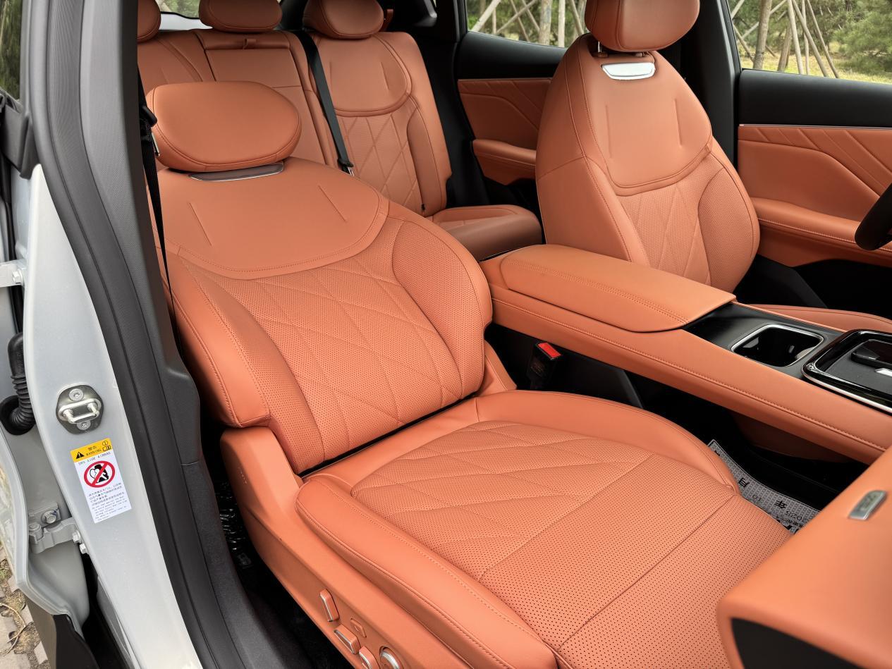 10-15万纯电SUV出新品，深蓝S05和银河E5谁更值