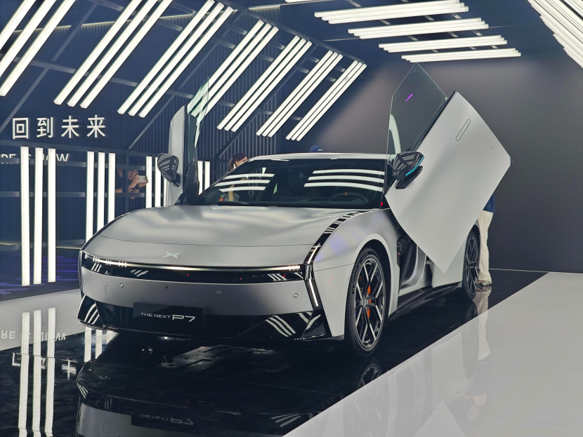 小鹏全新P7正式上市：20万级纯电轿车的“爆款范式”？