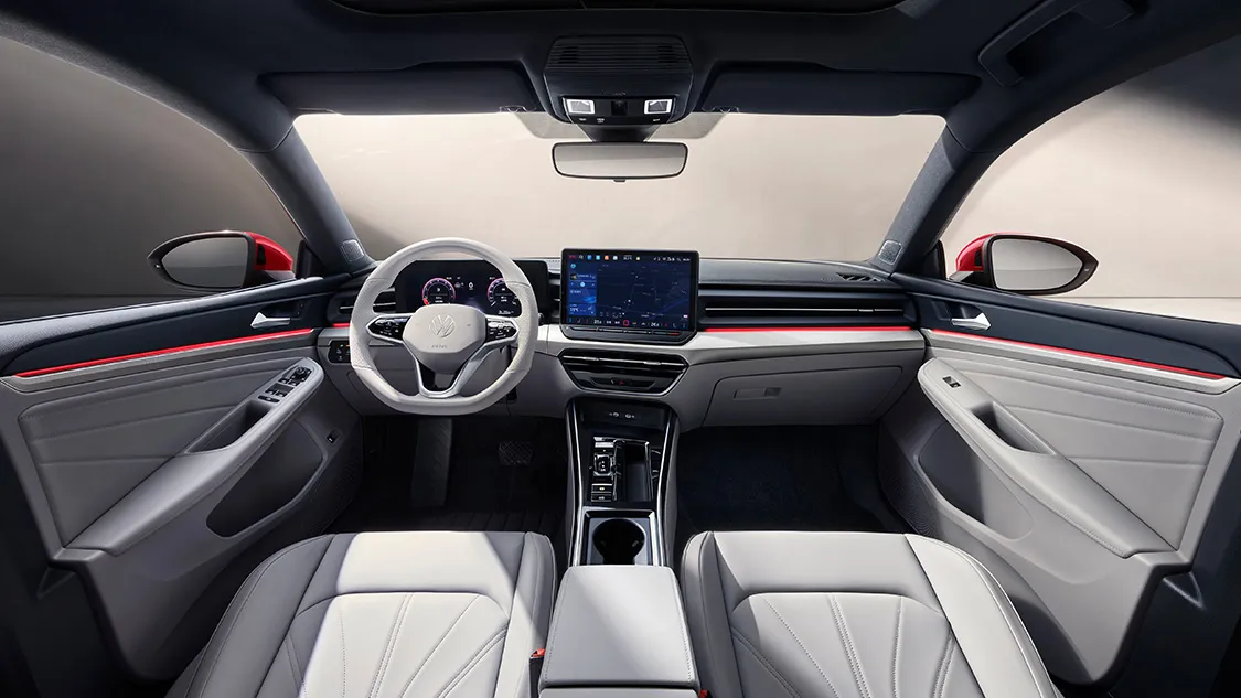 UNI-V对比凌渡L,都是2.0T掀背车,选哪个更合适?