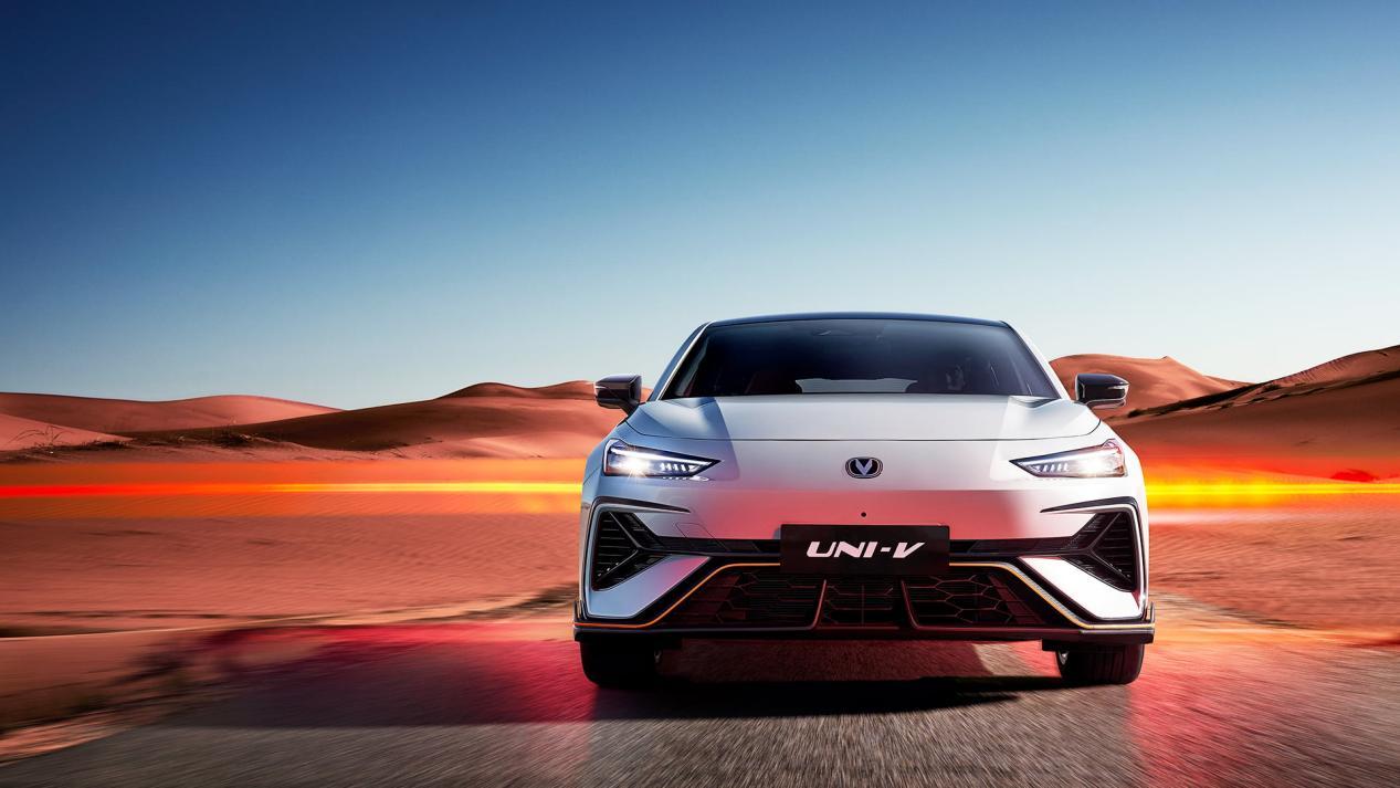 UNI-V对比凌渡L,都是2.0T掀背车,选哪个更合适?