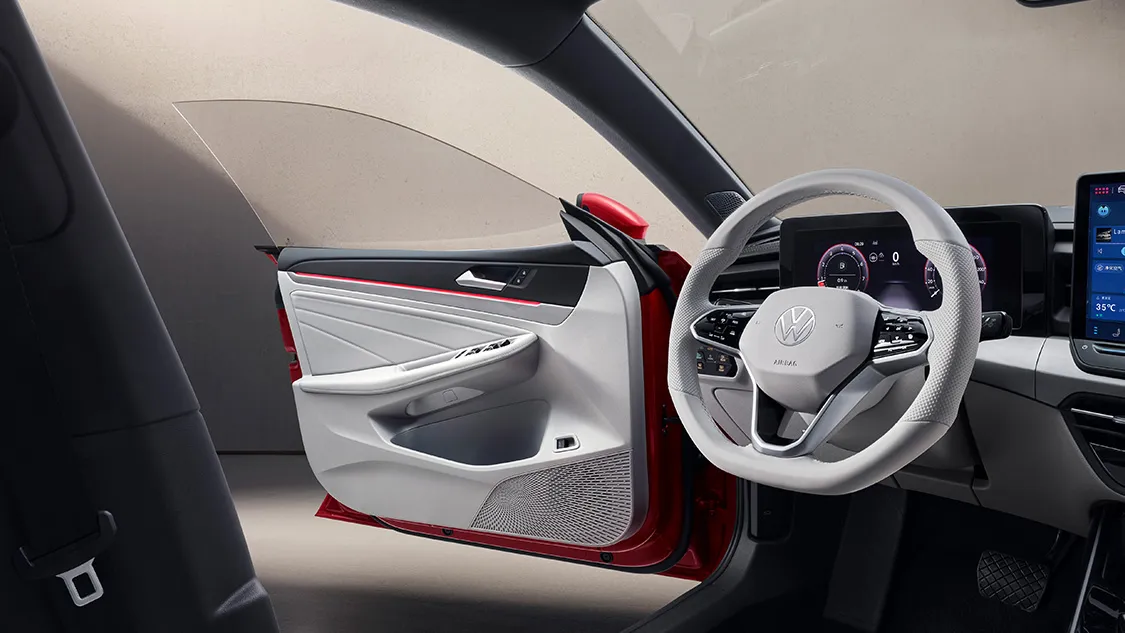 UNI-V对比凌渡L,都是2.0T掀背车,选哪个更合适?