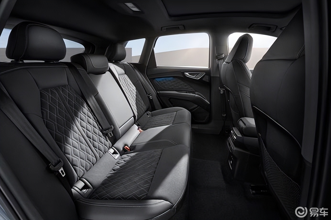 AUDI字母标还是不值钱?四环标没了,奥迪也得降价求生