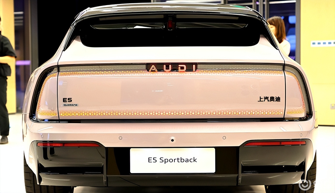 AUDI字母标还是不值钱?四环标没了,奥迪也得降价求生