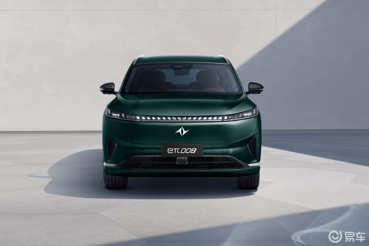 17.36万起!新款eπ008升级3C快充,配零重力座椅