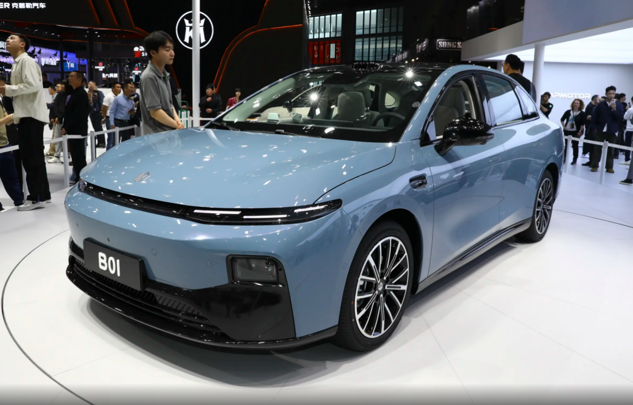 哪款车能更好解决夏季用车痛点?零跑B01还是秦L EV