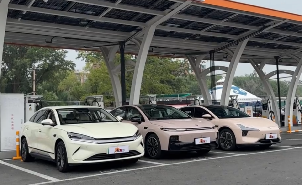 哪款车能更好解决夏季用车痛点?零跑B01还是秦L EV