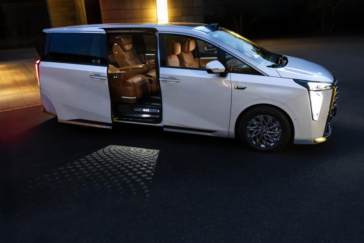 广汽传祺向往 M8 与岚图梦想家、腾势 D9 深度对比