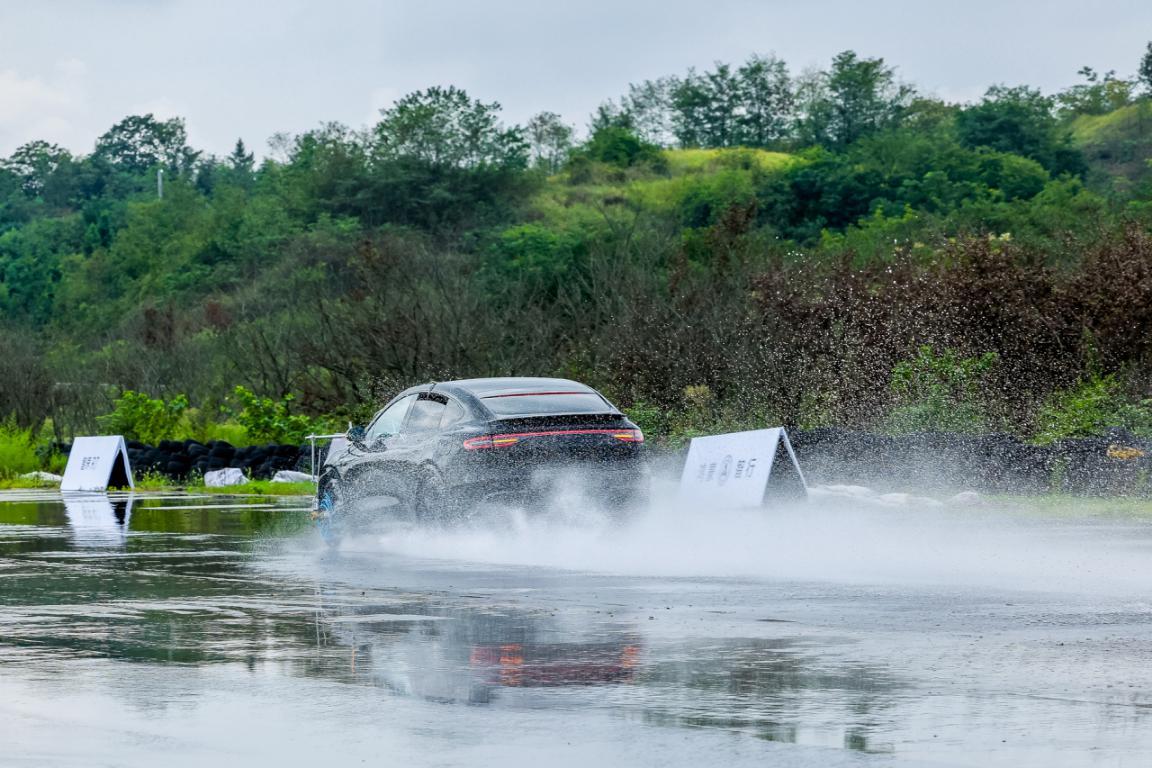 途灵平台底盘性能通过严苛测试,智界R7重塑纯电驾控标杆