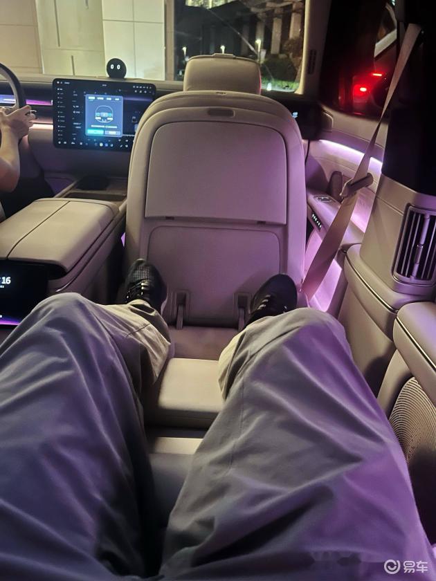 ES8试驾体验：驾驶乐趣与科技感的完美融合