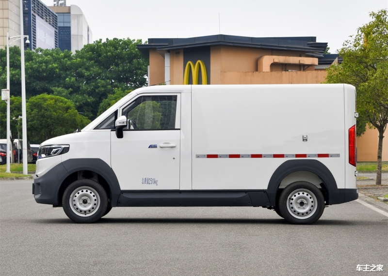 成都智蓝精灵E5最低15.88万起售 暂无优惠