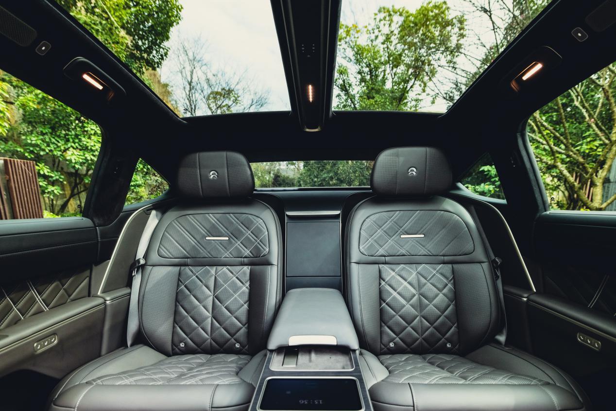 保时捷车主喜欢蔚来ET9的设计和底层技术和高级的驾驶!