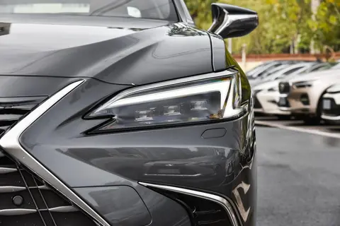 雷克萨斯ES的“超音速石英白”补漆要加钱？如何保护车漆？