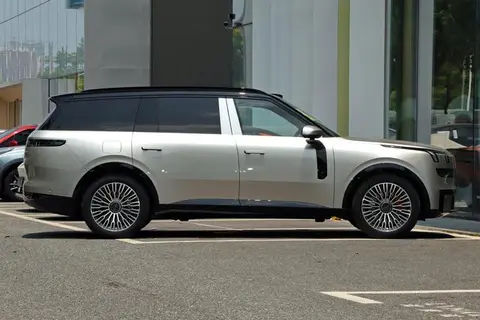 8295芯片+八屏联动！双智升级+全面优化，领克900赢得好评