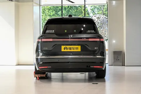 试驾蔚来全新ES8：900V高压+可充可换电，旗舰实力到底如何